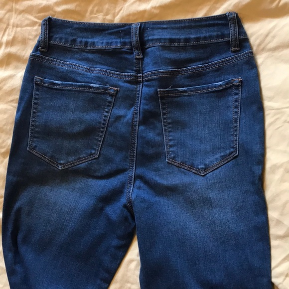 Fashion Nova Frayed Jeans Size 5 - Picture 3 of 8